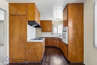Building Photo - 1010 Larch St.