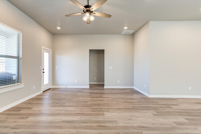 Building Photo - 1614 141st St