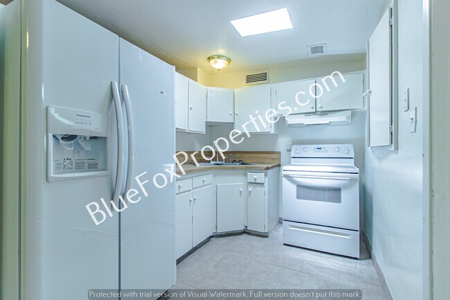 Building Photo - 4825 E 23rd St