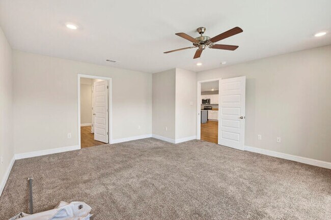 Building Photo - 6550 Eastland Cir