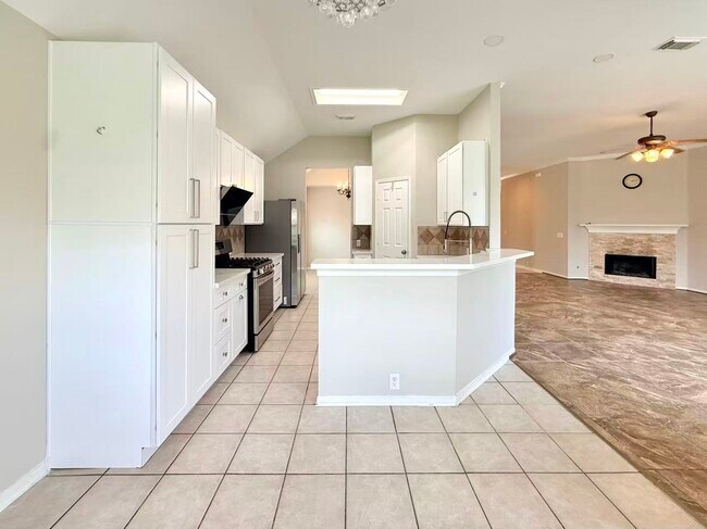 Building Photo - 9006 Sundown Dr