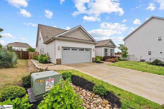 Building Photo - 906 Deephallow Pl