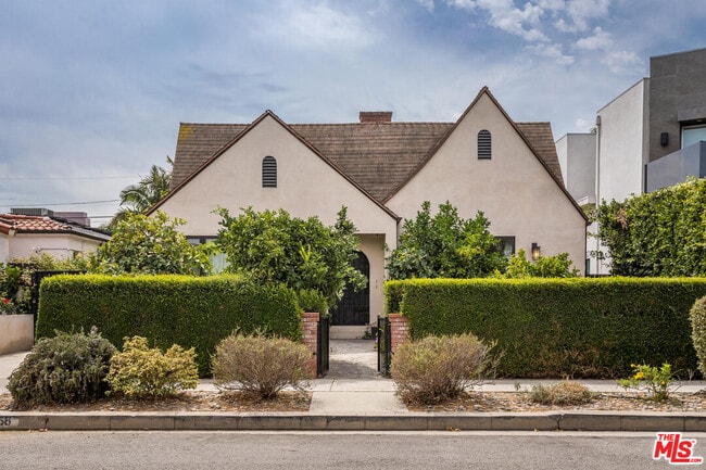 Primary Photo - 6656 Colgate Ave