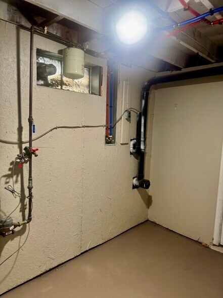 Building Photo - 56 Hyacinth St