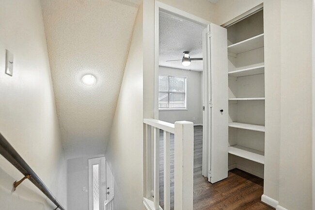 Building Photo - 1101 Surry Ln
