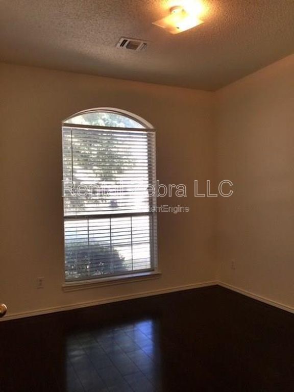 Building Photo - 4001 Cypress Gardens Dr