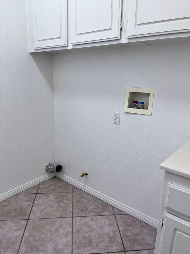 Building Photo - 11811 Columbia Ct