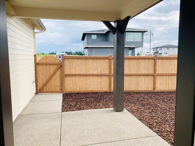 Building Photo - 7149 SE Bristletail Ln