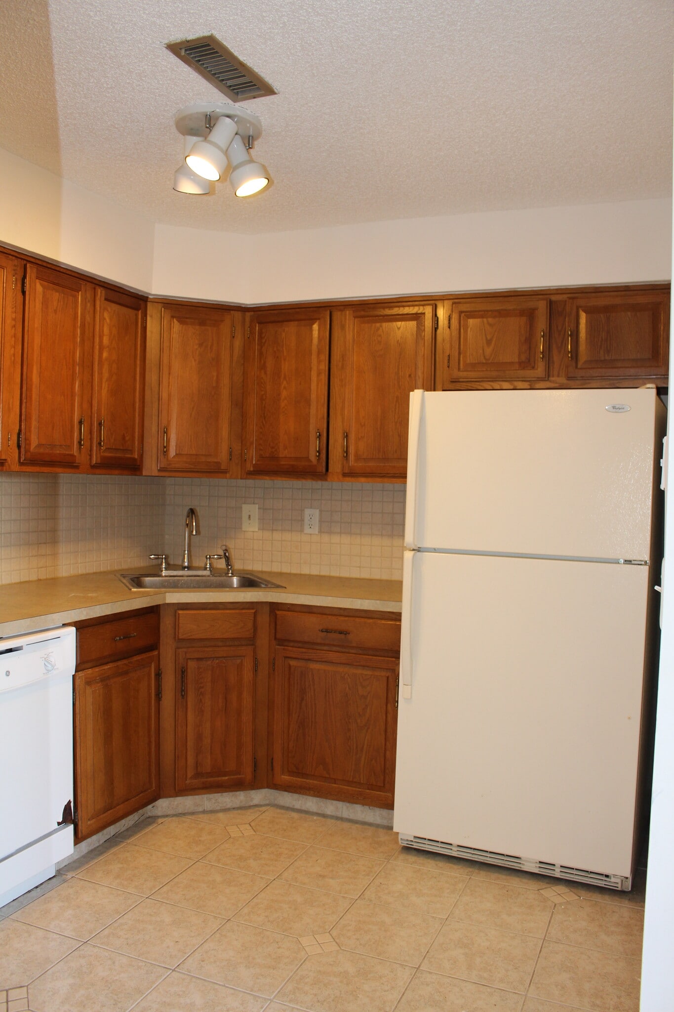 Building Photo - 812 Aspen Dr