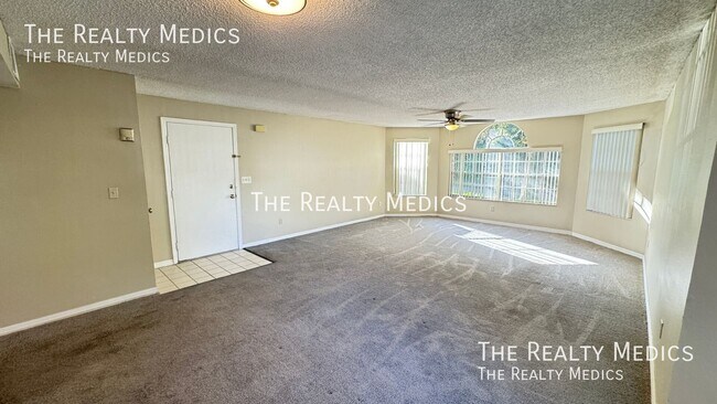 Building Photo - 2727 N Poinciana Blvd