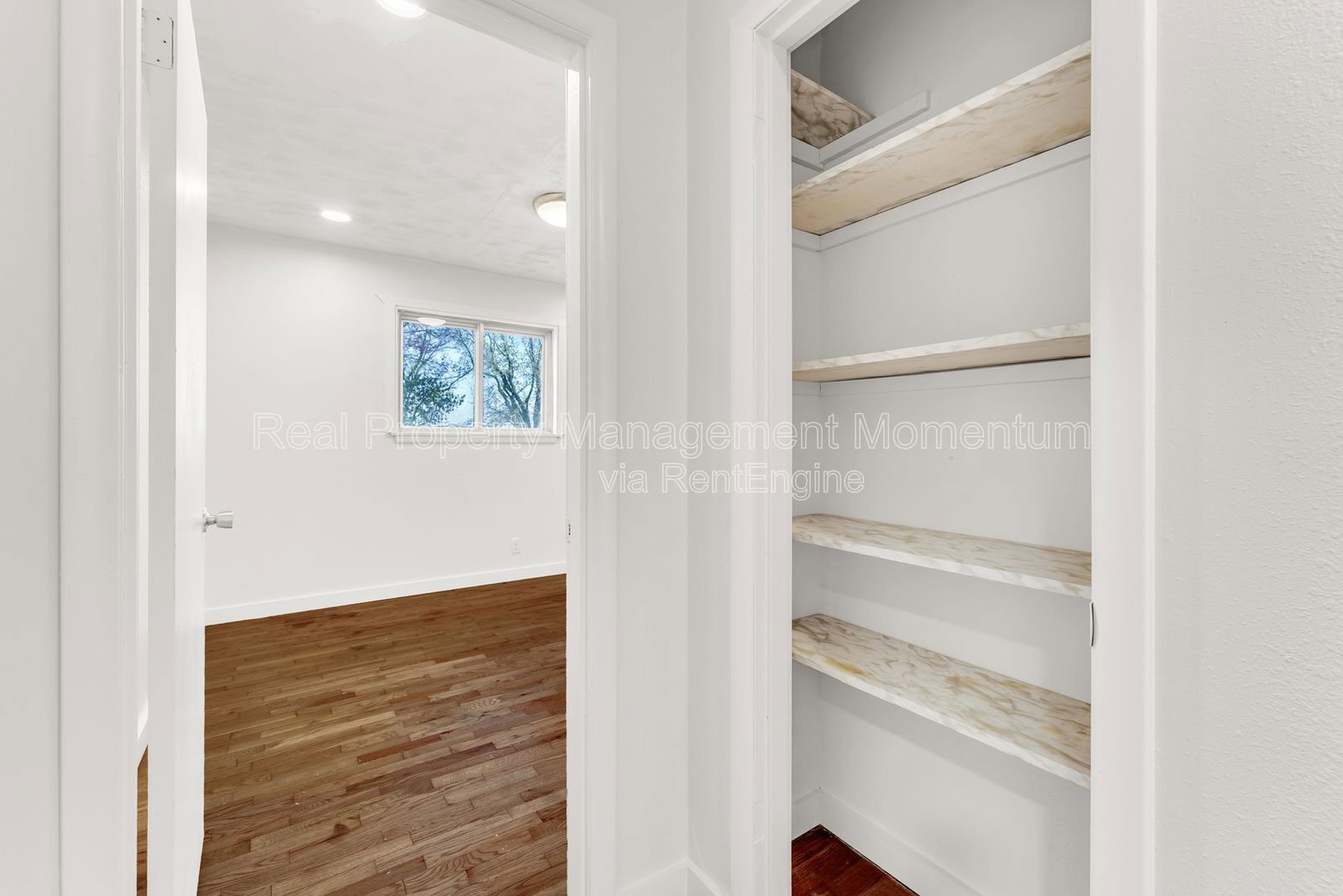 Building Photo - 1610 E Nora St