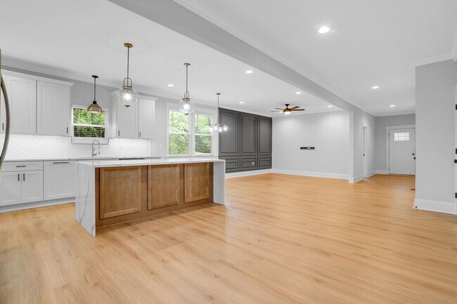 Building Photo - 108 Averill St