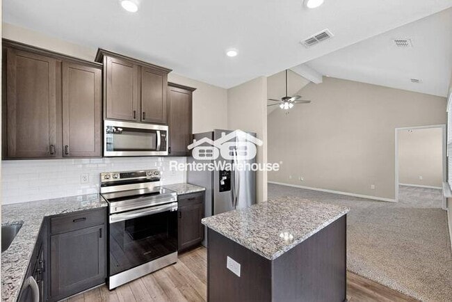 Building Photo - MOVE IN READY COMPLETELY UPDATED - 3BED/2B...