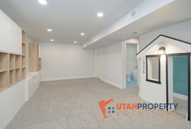 Building Photo - 1734 W Newcastle Ln