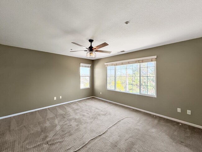 Building Photo - Bright & Spacious 3B/3BA Home with Communi...