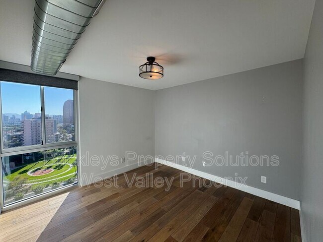 Building Photo - 2323 N Central Ave