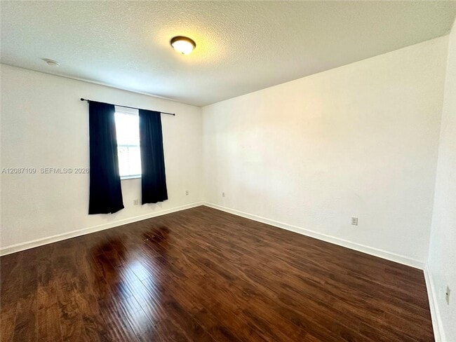 Building Photo - 20733 NE 10th Ct