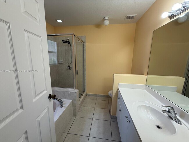 Building Photo - 8899 SW 220th Ln