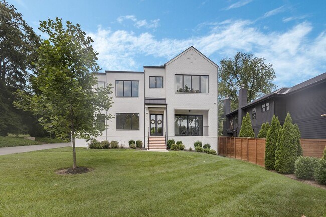 Building Photo - BEAUTIFUL CUSTOM BUILT HOME. 12 SOUTH ACRO...