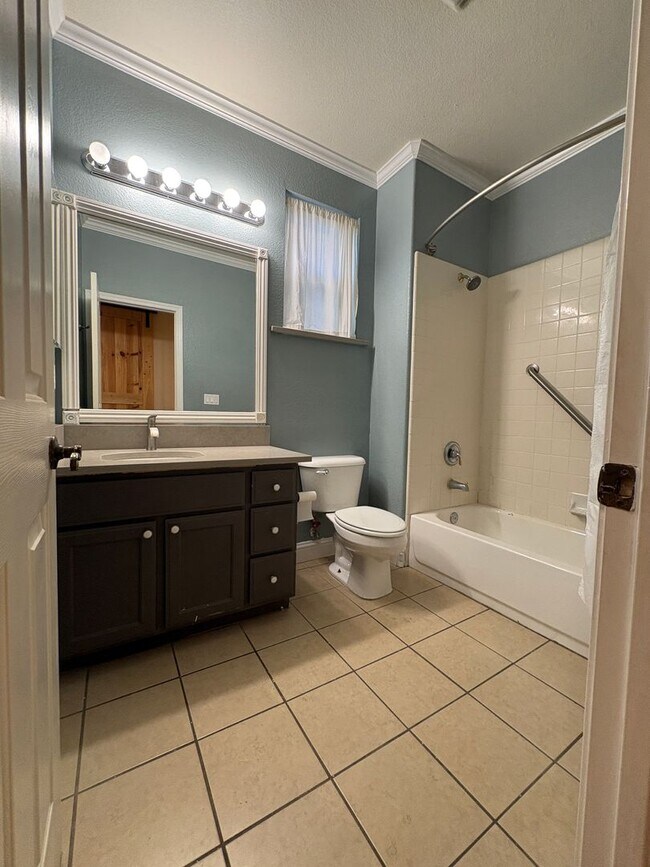Building Photo - 139 Ainger Cir