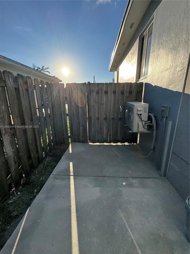 Building Photo - 19035 NW 11th Ct