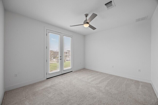 Building Photo - 2222 Simond Ave