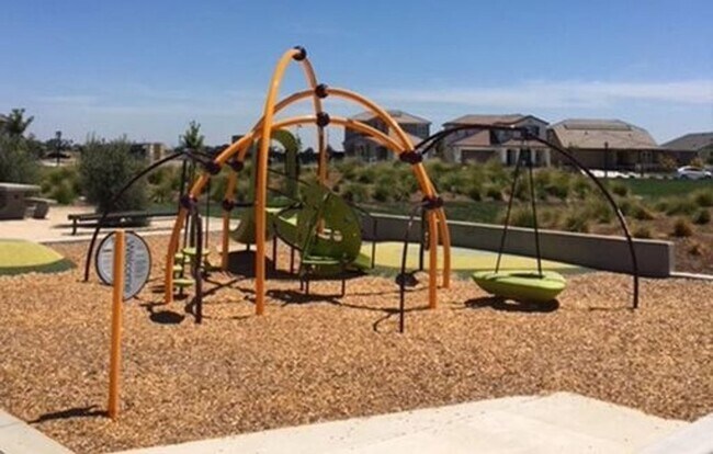 Building Photo - Stunning home with luxurious wood floor and beautiful spacious yard