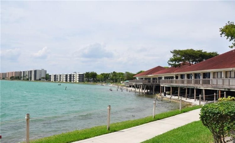 Building Photo - 118 Lake Emerald Dr
