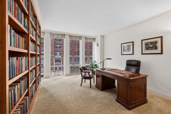 Building Photo - 200 E Delaware Pl