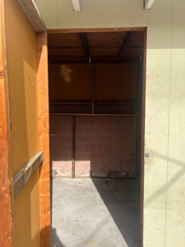 Building Photo - 9807 San Antonio Ave