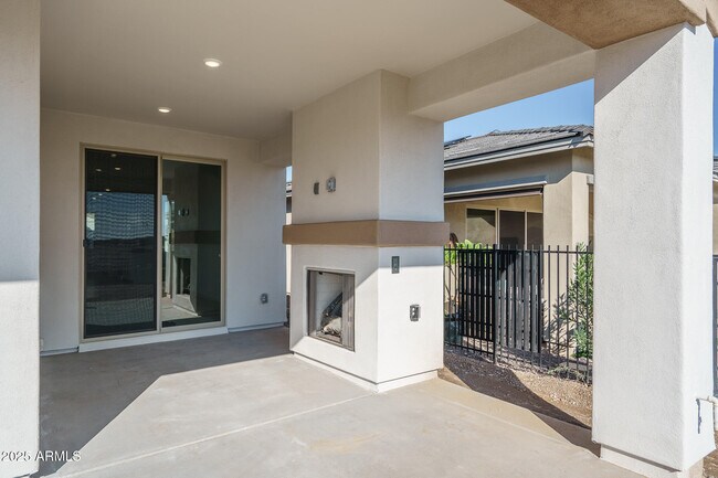 Building Photo - 20607 W Rancho Dr