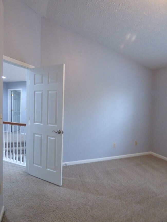 Building Photo - Lovely & Spacious House in Southpoint! 4 B...