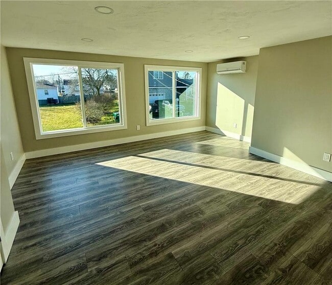 Building Photo - 28 Kitchener St