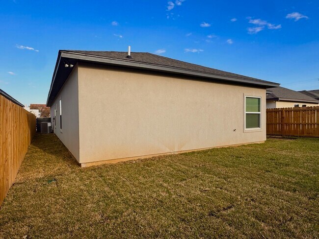 Building Photo - 1012 amezquita Dr