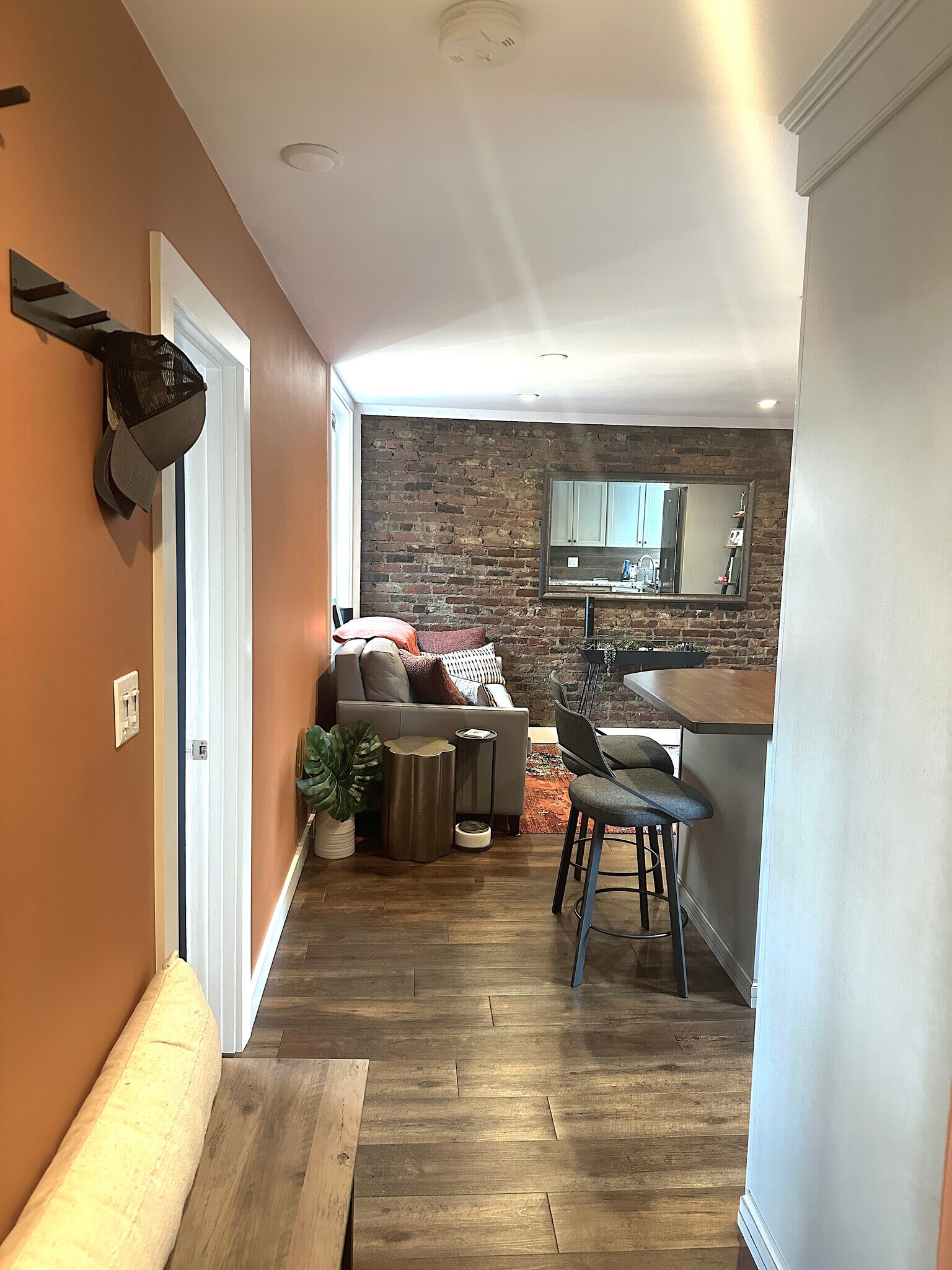 Building Photo - 10 Henchman St