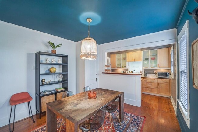 Building Photo - 501 W 41st St