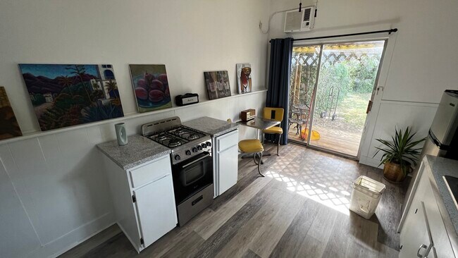 Kitchen / Dining Room - 1205 North St