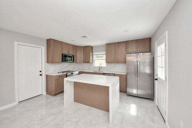 Building Photo - 1503 Locklaine Dr