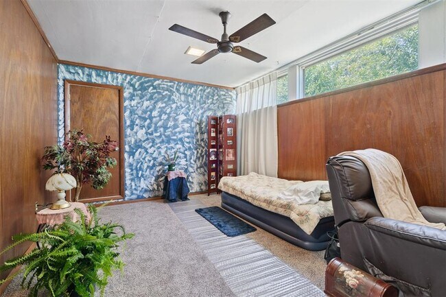 Building Photo - 2200 US-81