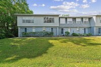 Building Photo - 2 Bed 2 Bath Townhouse Two Story with Comm...