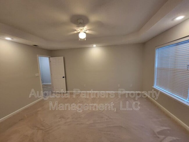 Building Photo - 2312 Perot Dr