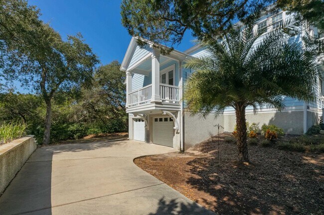 Building Photo - 313 S Forest Dune Dr