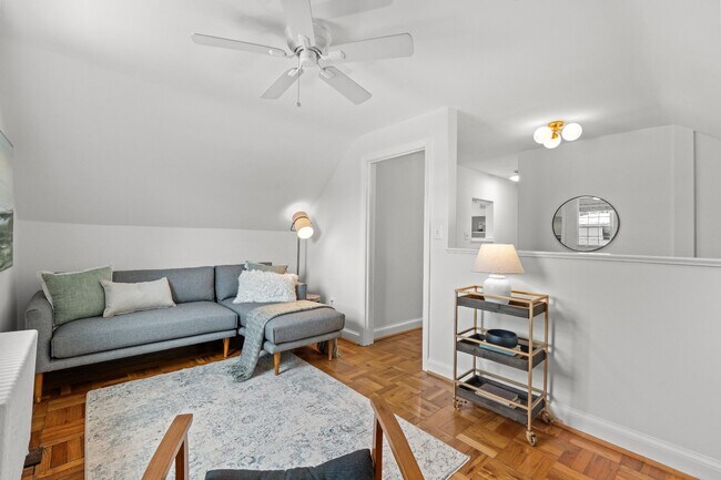 Building Photo - 1700 Dewitt Ave