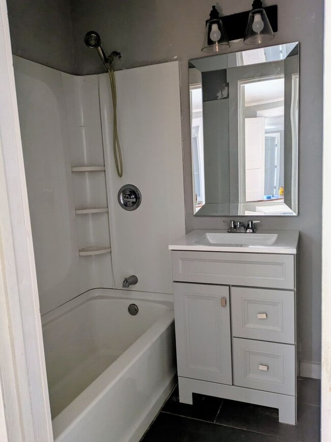 Building Photo - Spacious Two Story Home