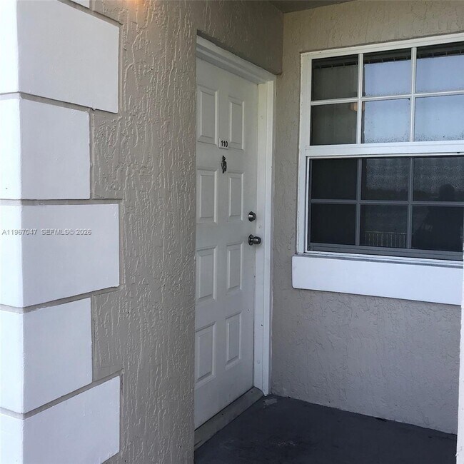 Building Photo - 2841 N Oakland Forest Dr