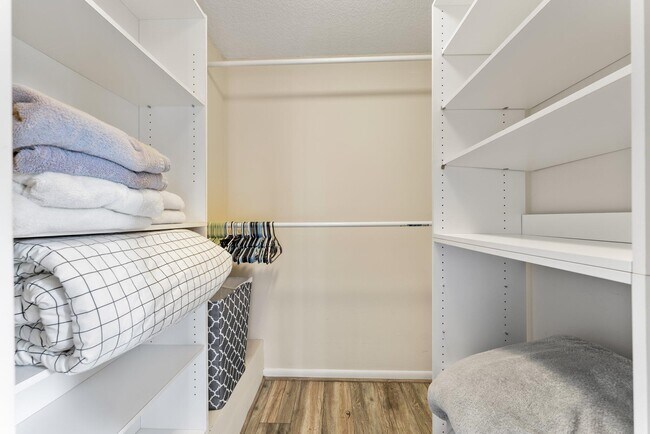 Building Photo - 1806 18th Ct