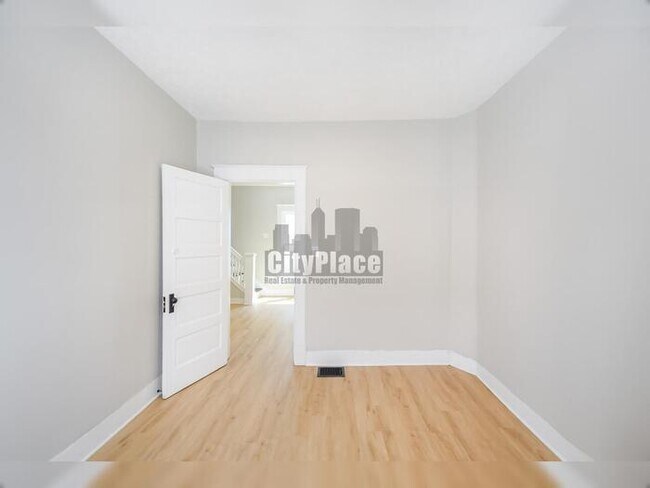 Building Photo - 3027 Boulevard Pl