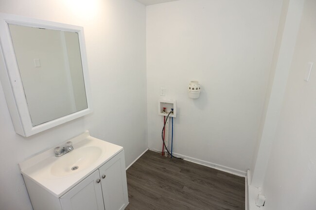 Building Photo - 033