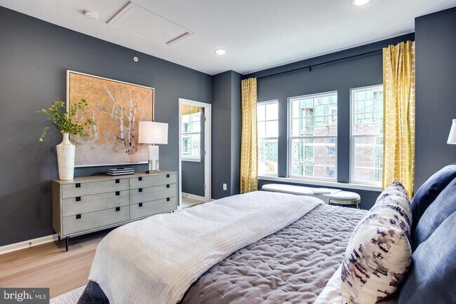 Building Photo - 2571 Hopton Ln