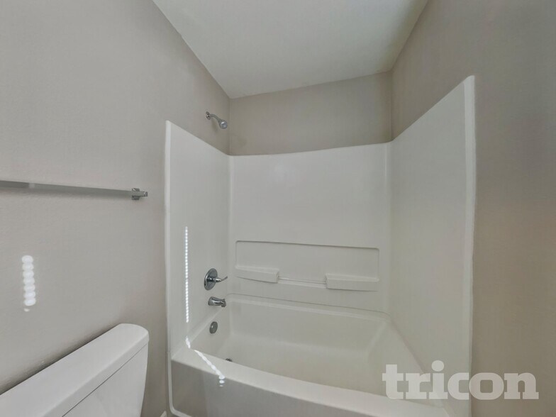 Building Photo - 855 Bitting Hall Cir